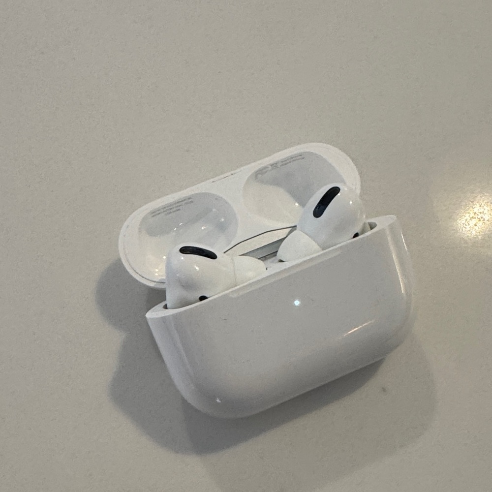 Apple AirPods Pro White Wireless Earbuds with Case